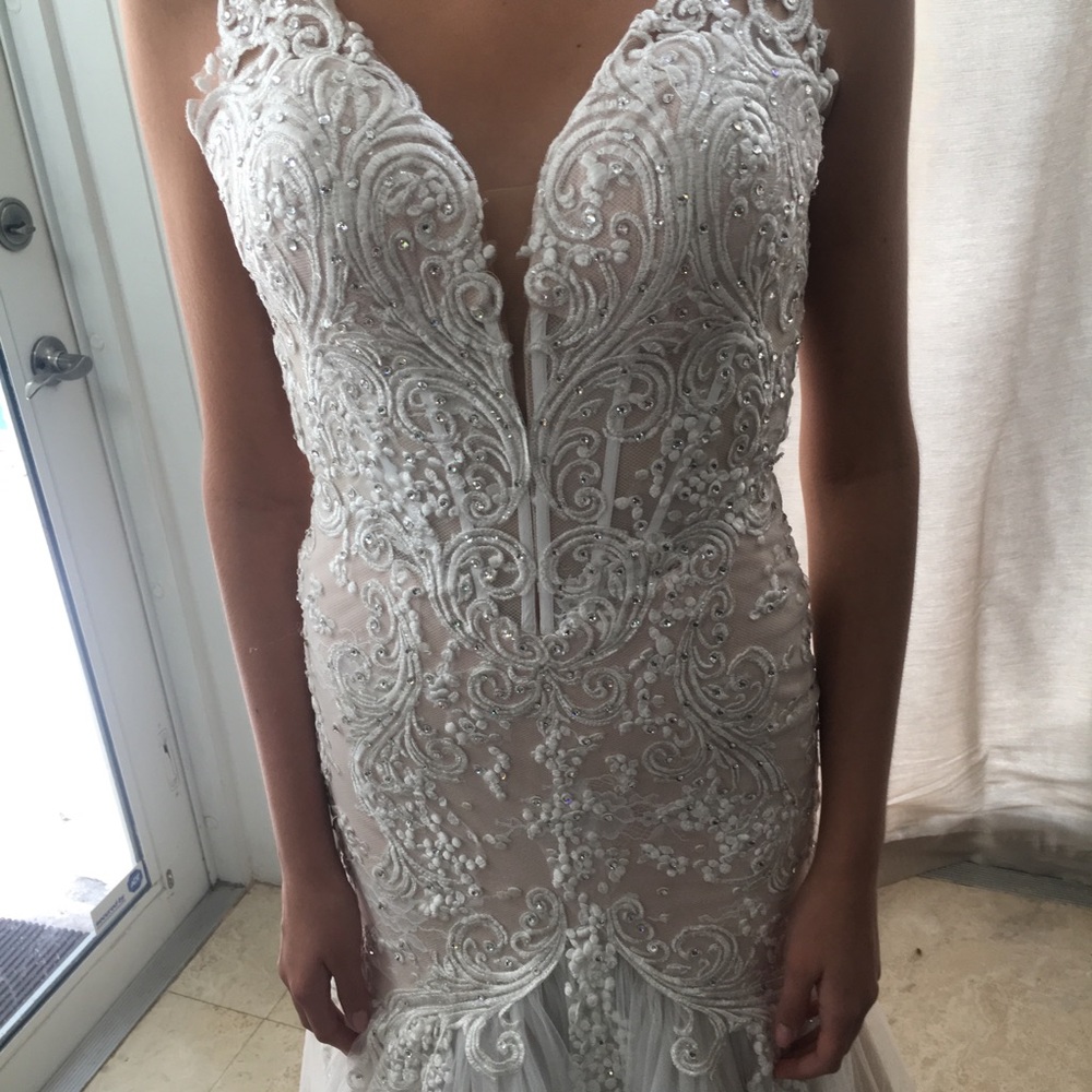 Stunning custom made gown - Picture 3 of 6